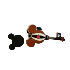 AC01 * Disney 2010 PWP Key Collection Dale Pin 81465 Pin Trading